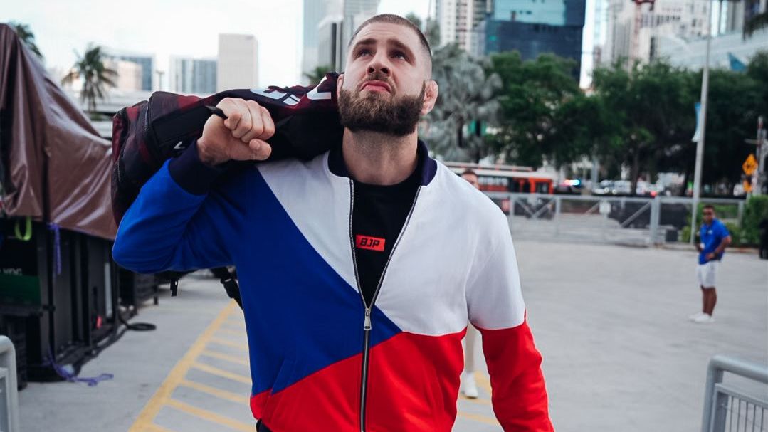 Náplast na porážku. Procházka v Miami vydělal balík